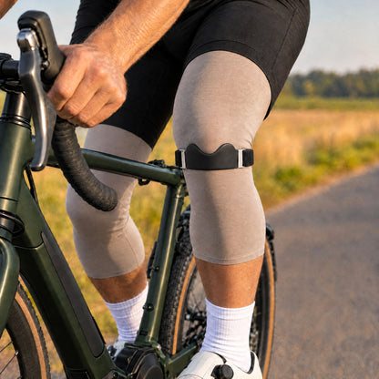 Radfahren auf der Landstraße mit Patellaband unter dem Knie